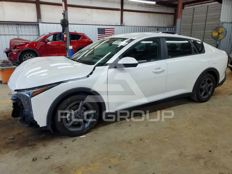 2025 KIA K4 фото