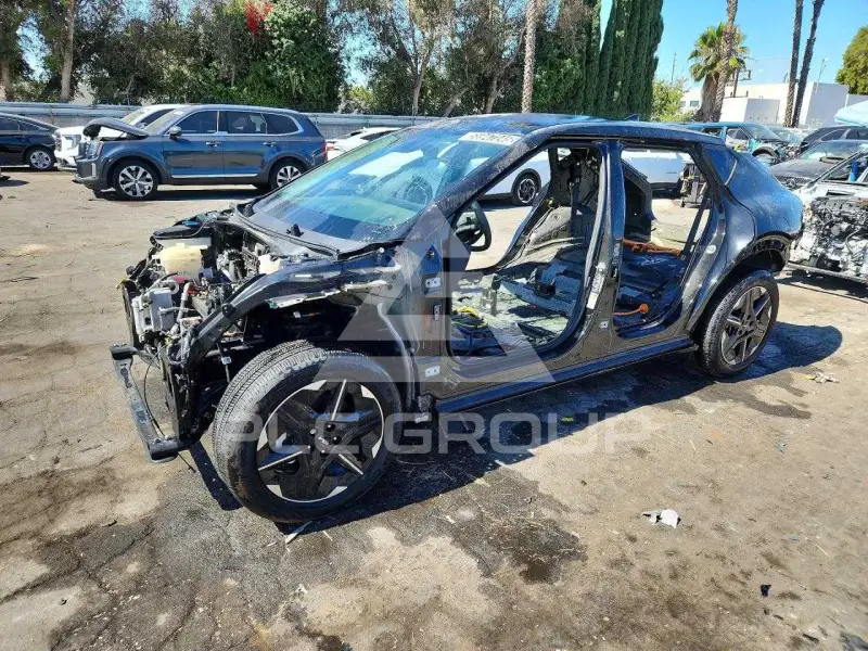 2025 KIA  фото