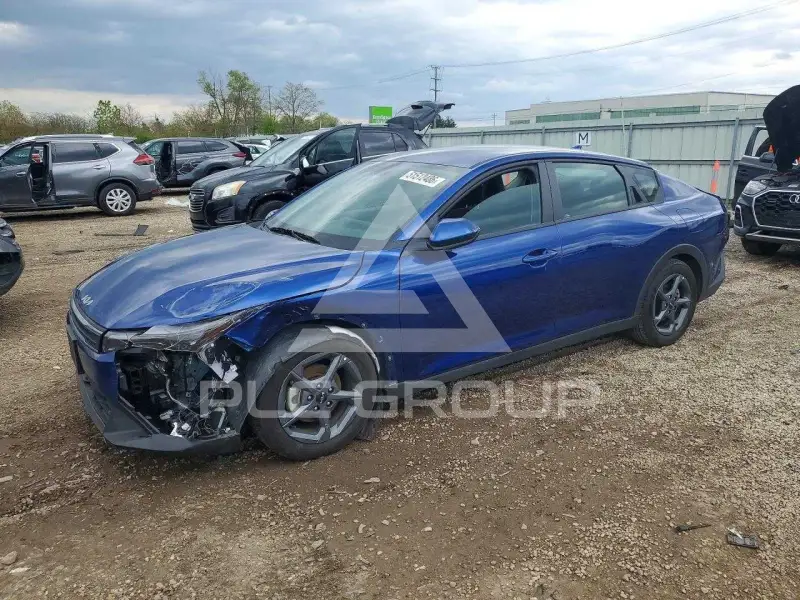 2025 KIA K4 фото