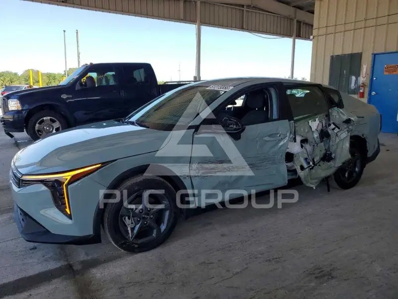 2025 KIA  фото