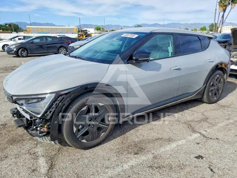 2025 KIA  фото