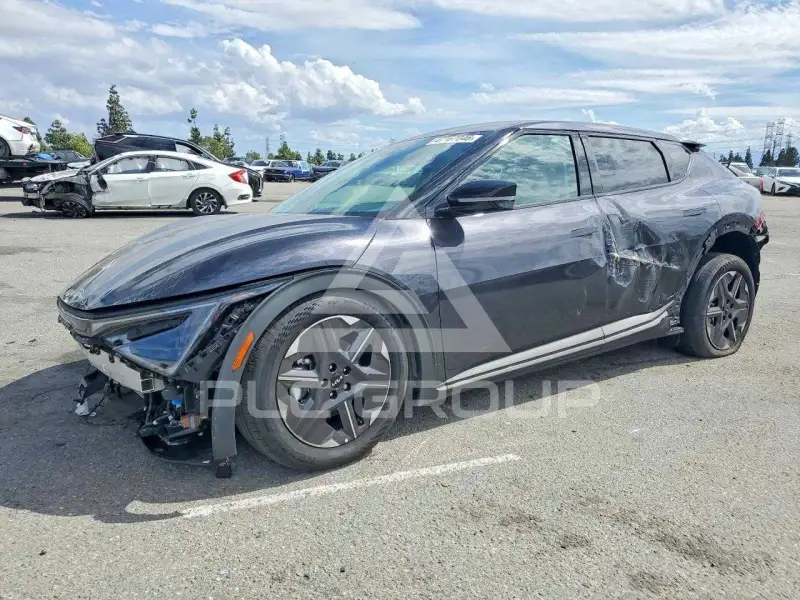 2025 KIA  фото