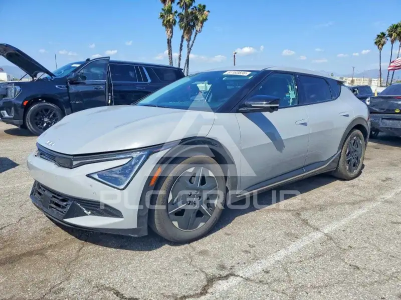 2025 KIA  фото