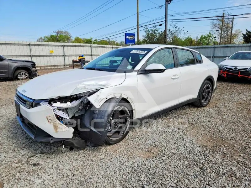 2025 KIA K4 фото