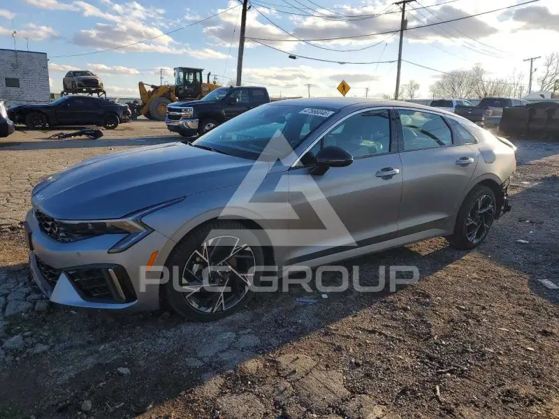2025 KIA K5 фото