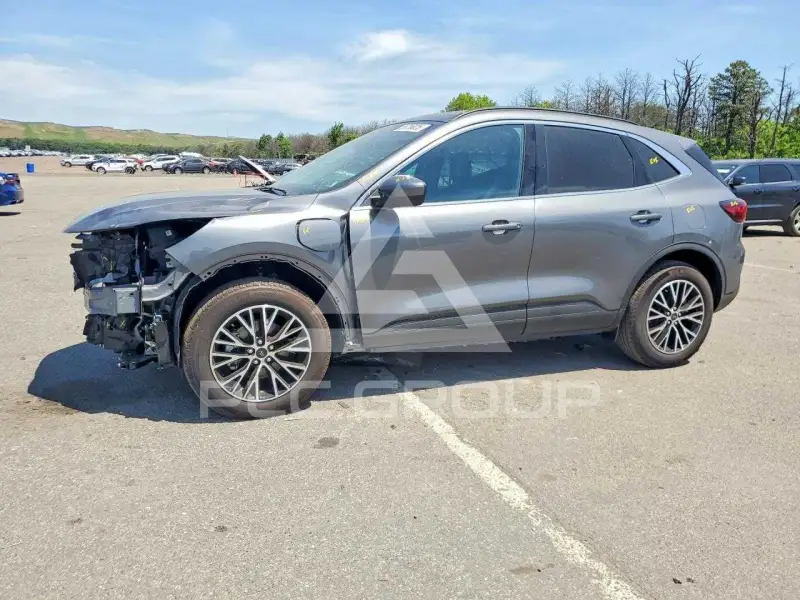 2025 Ford ESCAPE photo