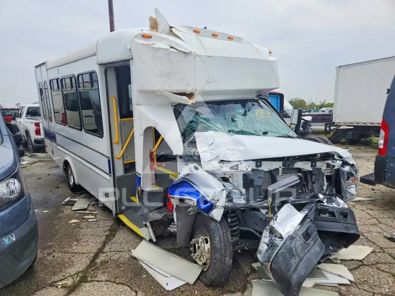 2025 Ford E-450 photo