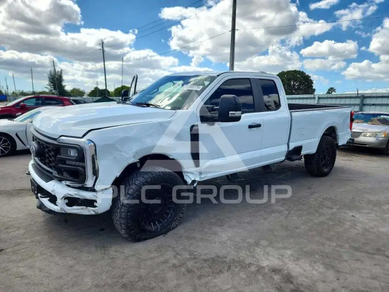 2025 Ford F-350 photo