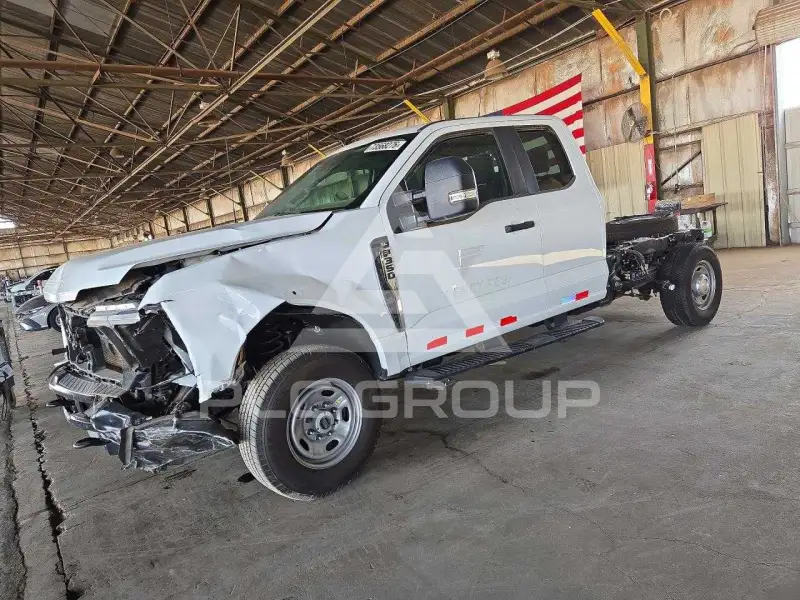 2025 Ford F-350 фото