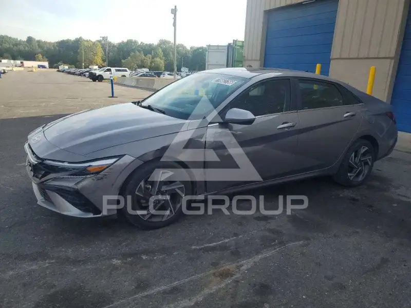 2025 Hyundai Elantra photo
