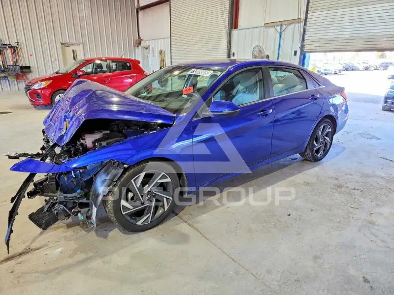 2025 Hyundai Elantra photo