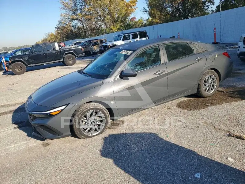 2025 Hyundai Elantra фото