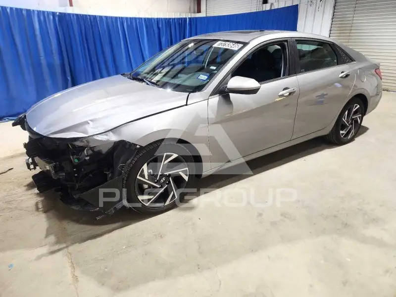 2025 Hyundai Elantra photo