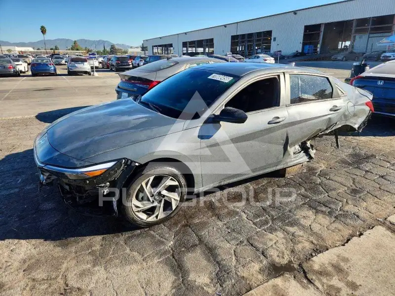 2025 Hyundai Elantra photo