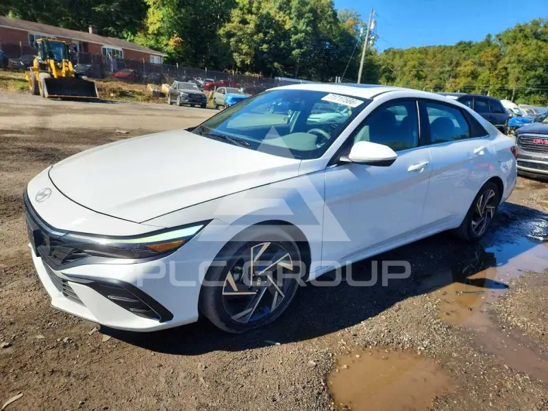 2025 Hyundai Elantra photo