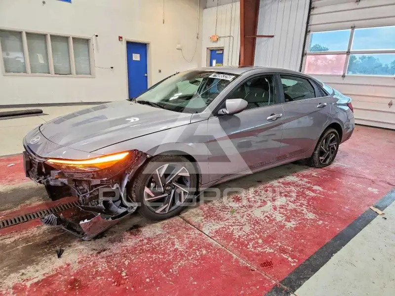 2025 Hyundai Elantra фото