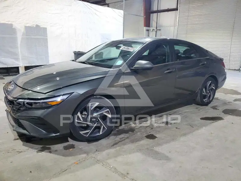 2025 Hyundai Elantra photo
