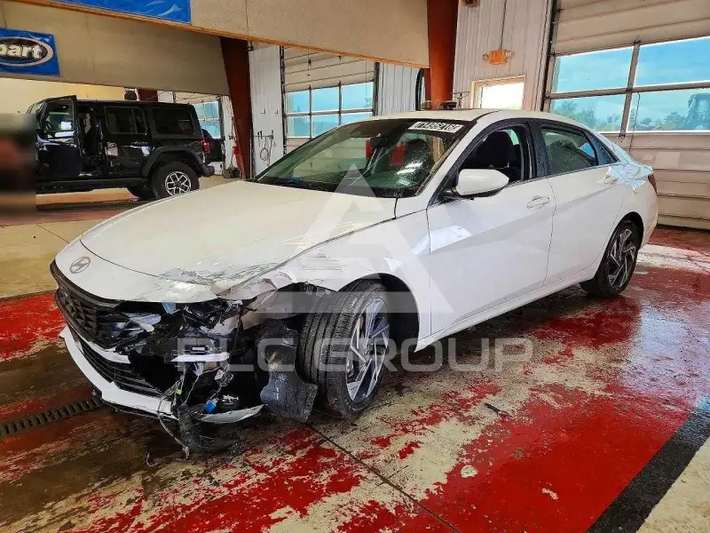2025 Hyundai Elantra фото