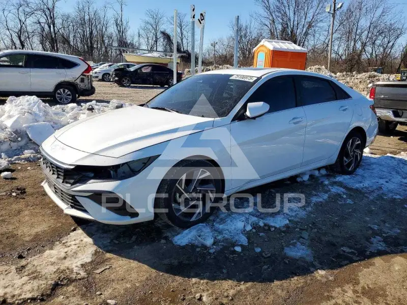 2025 Hyundai Elantra photo