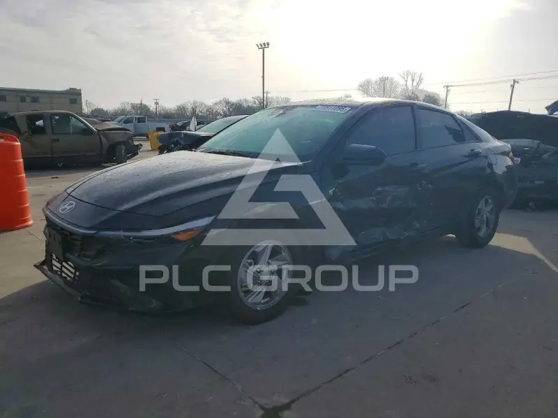 2025 Hyundai Elantra photo