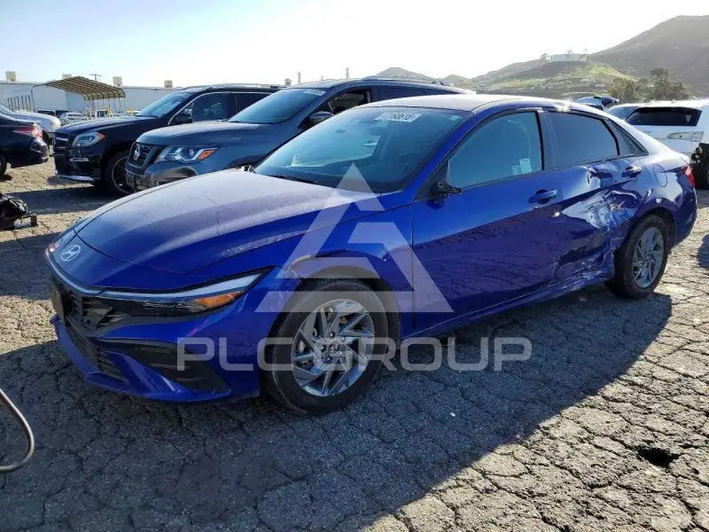 2025 Hyundai Elantra photo