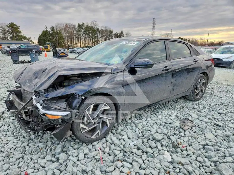 2025 Hyundai Elantra photo