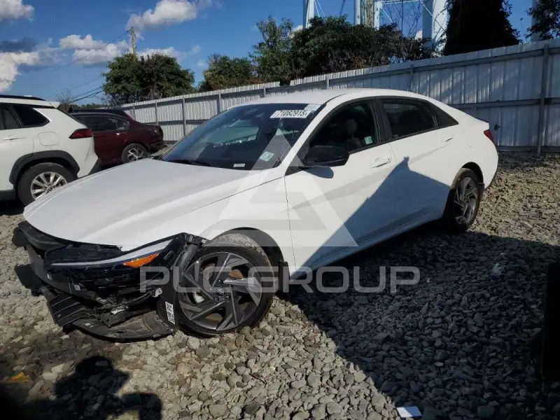 2025 Hyundai Elantra photo