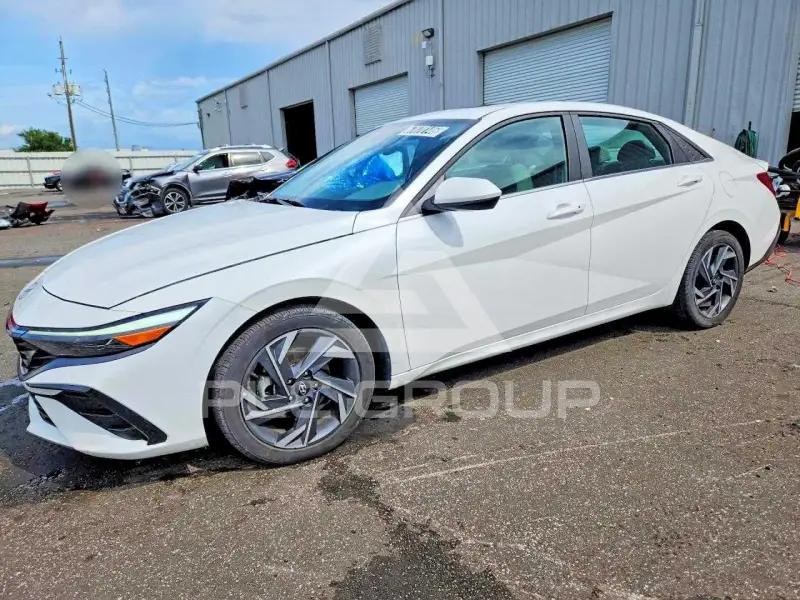 2025 Hyundai Elantra фото