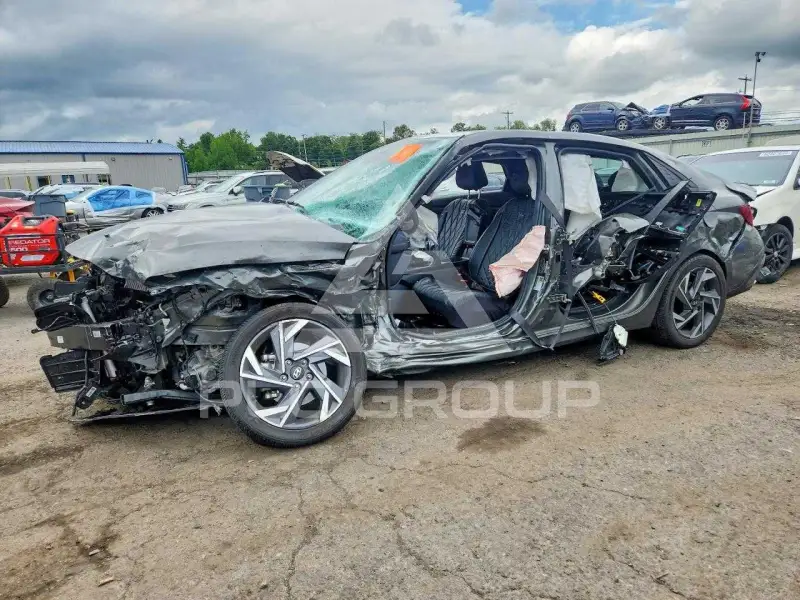 2025 Hyundai Elantra photo