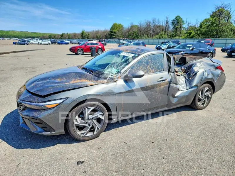 2025 Hyundai Elantra photo