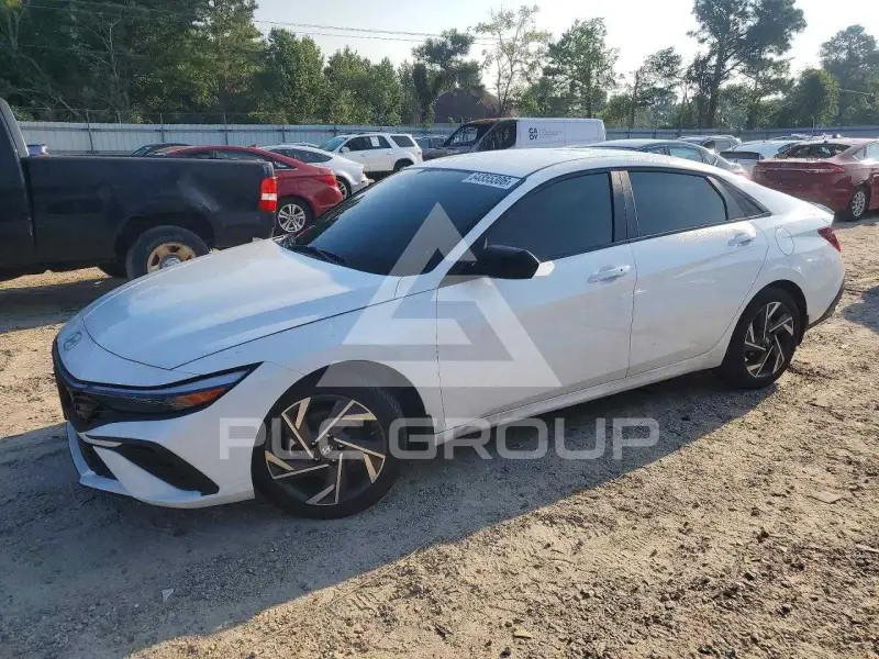 2025 Hyundai Elantra photo