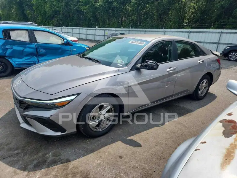 2025 Hyundai Elantra photo