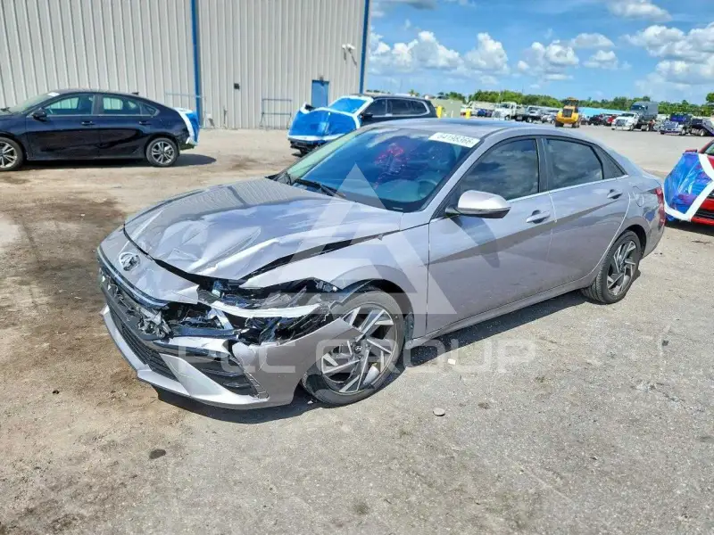2025 Hyundai Elantra photo