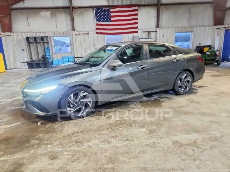 2025 Hyundai Elantra photo