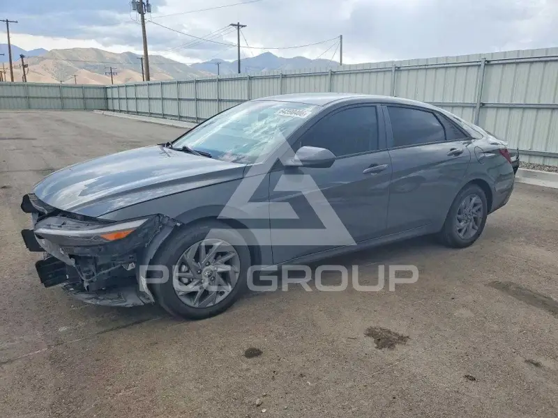 2025 Hyundai Elantra photo