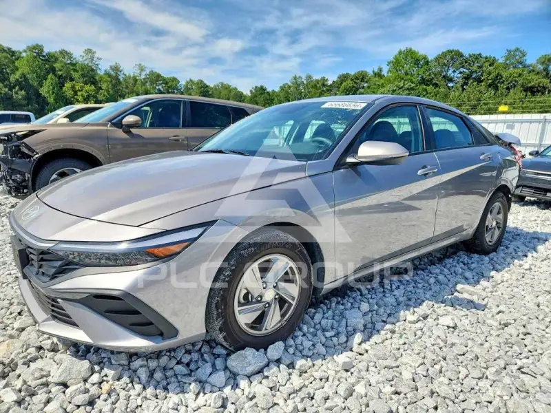 2025 Hyundai Elantra photo