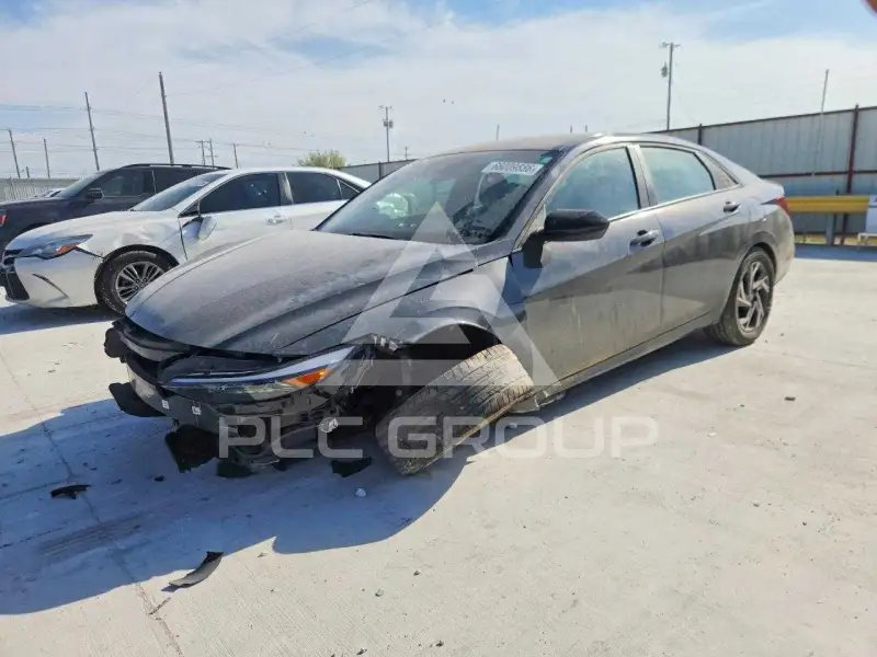 2025 Hyundai Elantra photo