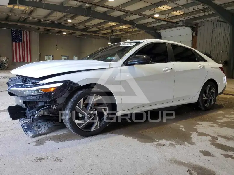 2025 Hyundai Elantra photo