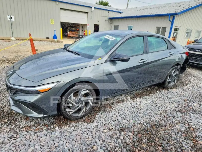 2025 Hyundai Elantra photo