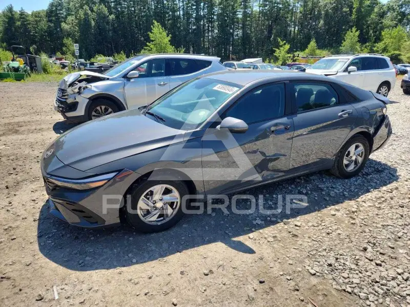 2025 Hyundai Elantra photo