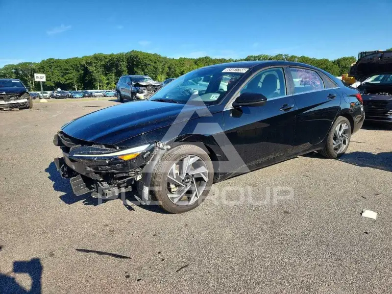 2025 Hyundai Elantra photo