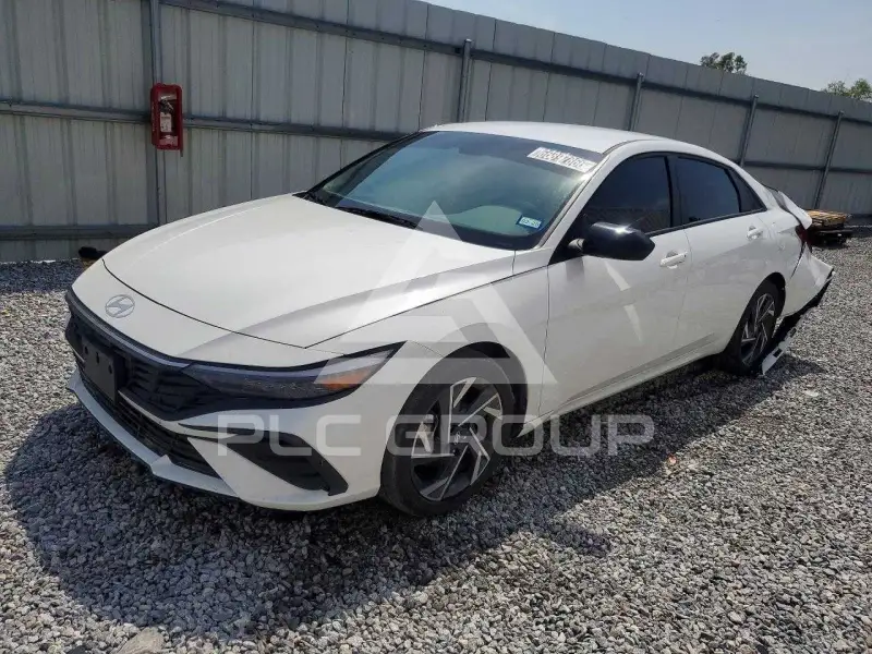 2025 Hyundai Elantra photo