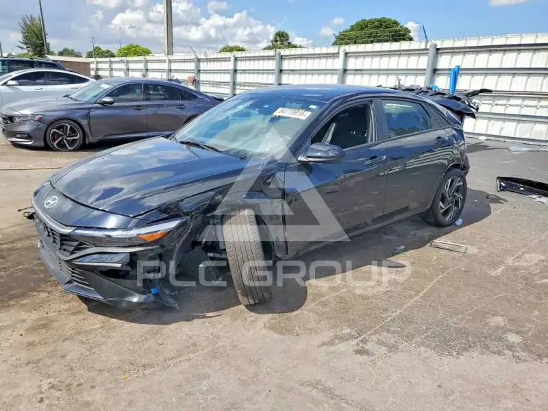 2025 Hyundai Elantra photo