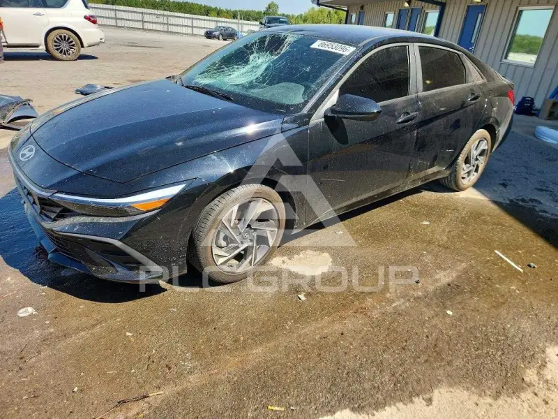 2025 Hyundai Elantra photo