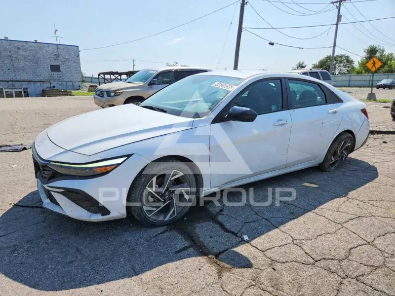 2025 Hyundai Elantra фото