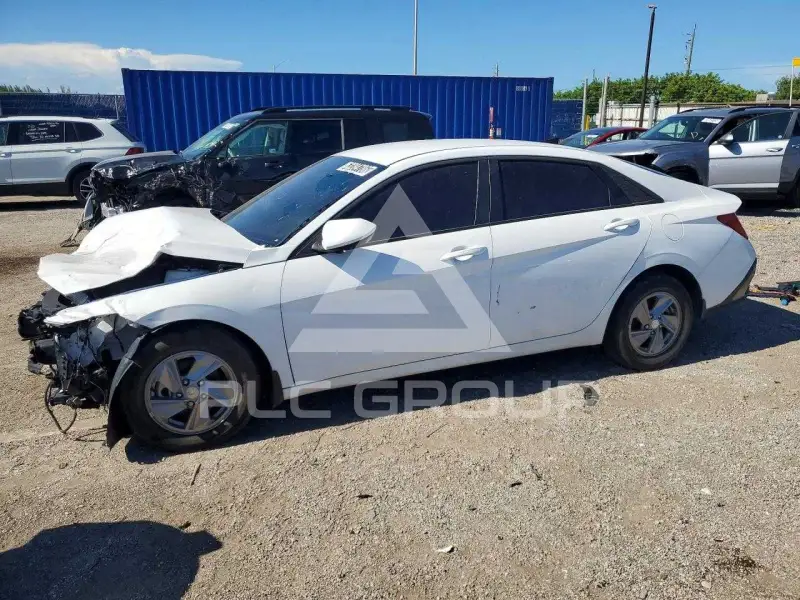 2025 Hyundai Elantra photo