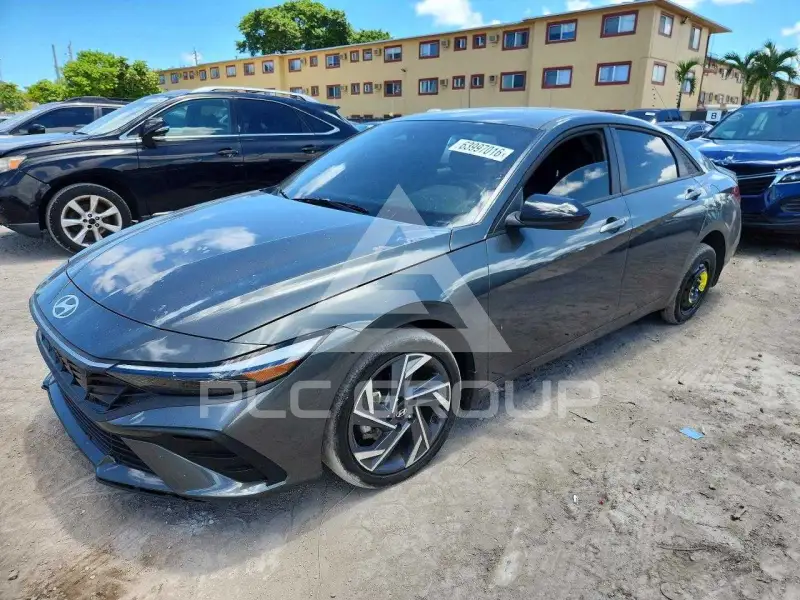 2025 Hyundai Elantra photo