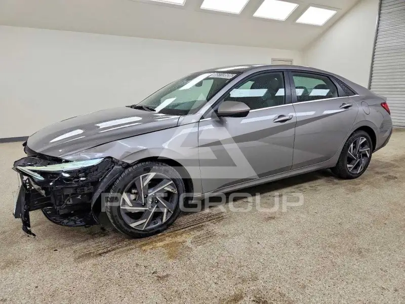 2025 Hyundai Elantra photo