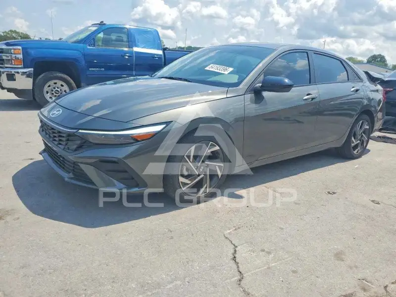 2025 Hyundai Elantra photo