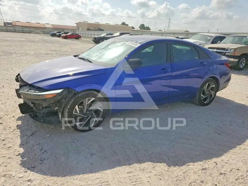 2025 Hyundai Elantra photo
